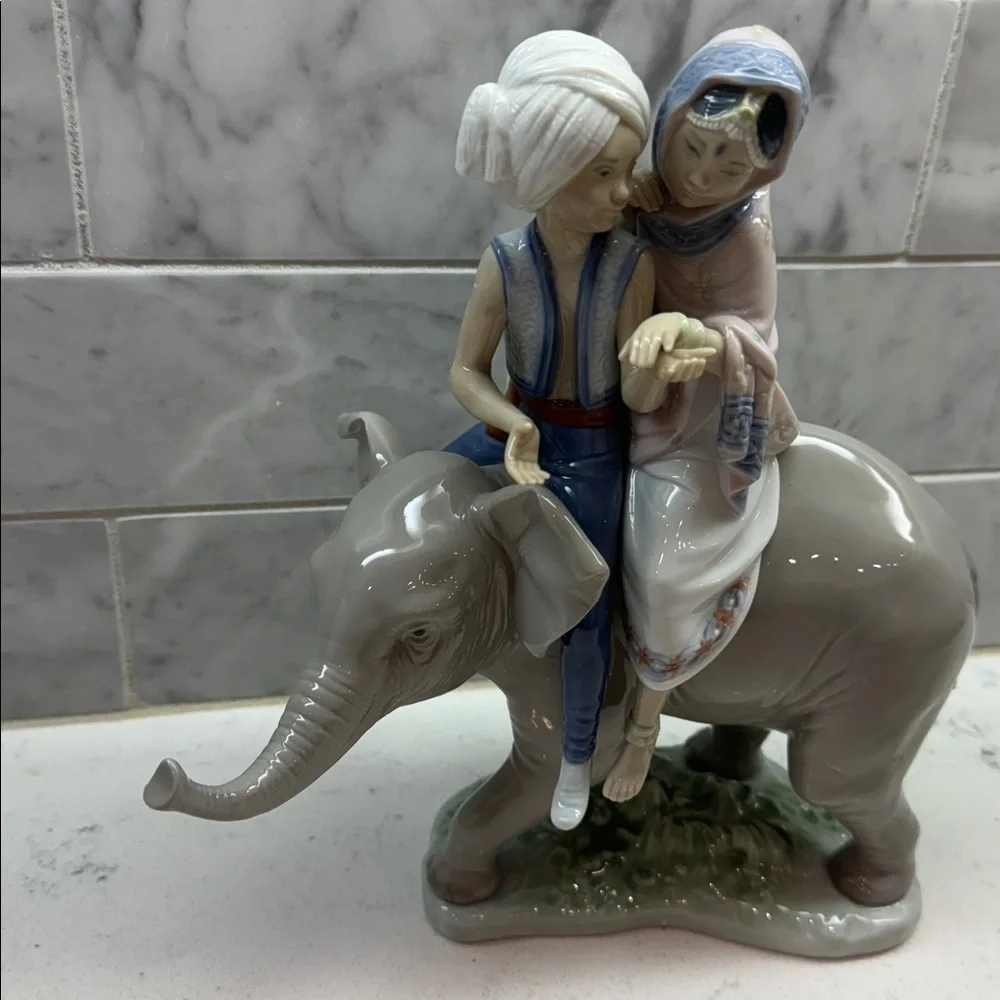 Lladro Indian Hindu Children on Elephant Figurine - Picture 3 of 7